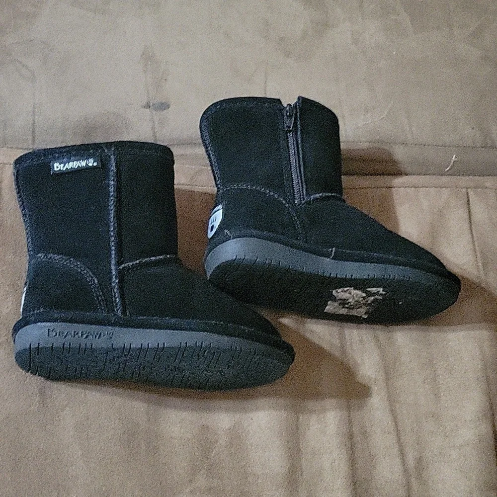Bearpaw Kids Black Suede Leather‎ Sheepskin Lined Winter Boots